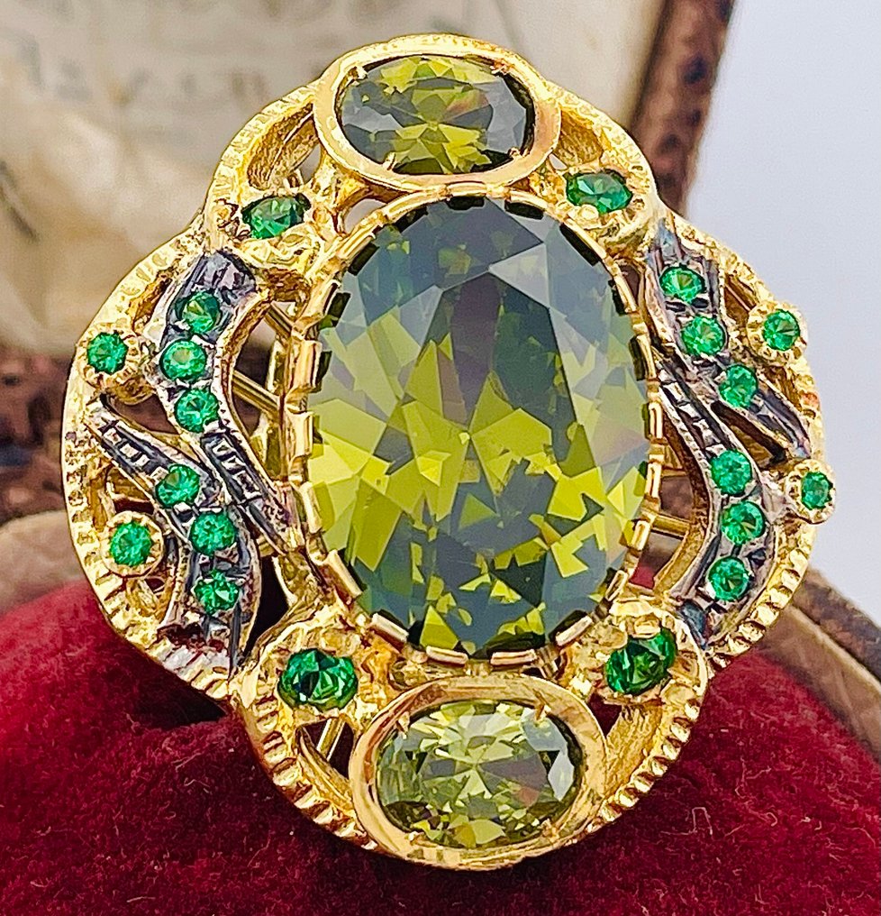 Ei pohjahintaa - Sormus - 9 kt. Keltakulta, Hopea Peridootti - Smaragdi #3.2