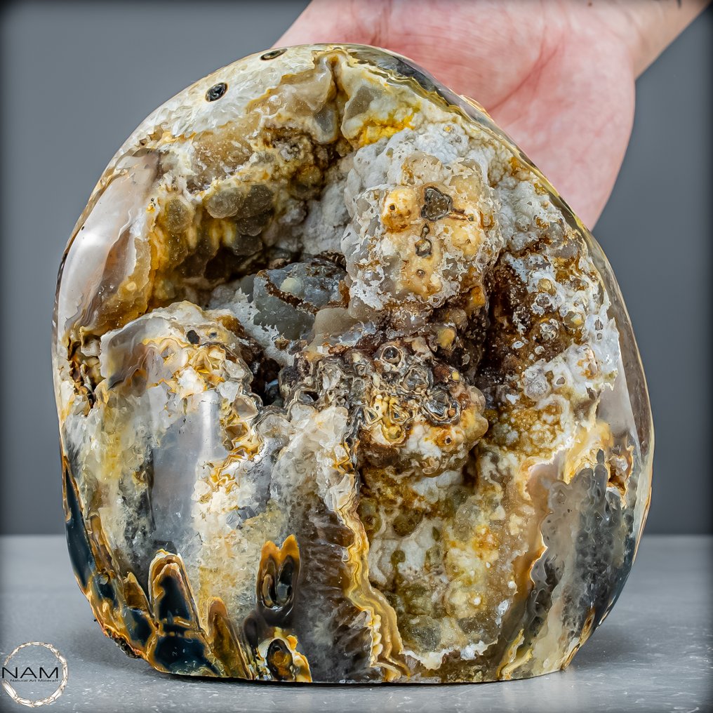Fascinating amber-colored agate druse with chalcedony. Natural masterpiece of the highest quality, from Brazil.- 1661.19 g #4.3