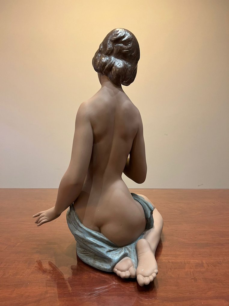 Lladró - José Puche - Φιγούρα - Ragazza con rosa - Χειροποίητα ζωγραφισμένη σατιναρισμένη πορσελάνη. #2.1