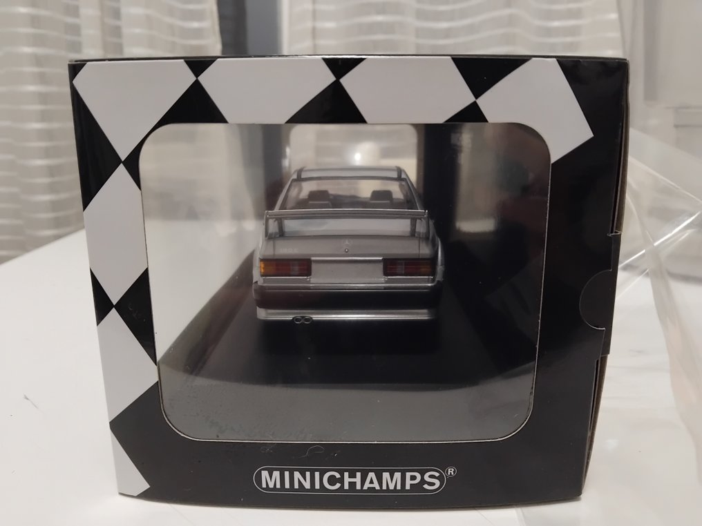 Minichamps 1:18 - Model raceauto - Mercedes-Benz 190E 2.5-16 EVO 1 1989 - Beperkte editie 804 stuks #1.0