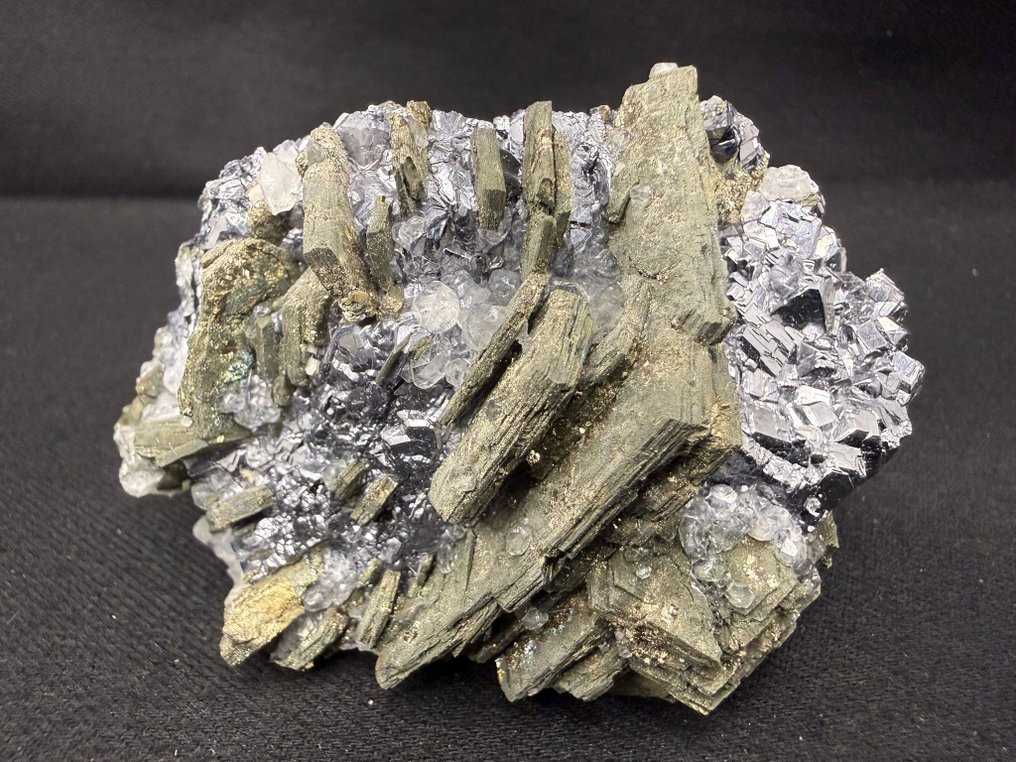 荧光方解石晶体在黄铁矿和方铅矿基质上 標本 - 高度: 7.5 cm - 闊度: 5 cm- 230 g #1.0