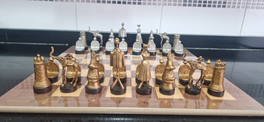 Juego de ajedrez - Ajedrez de Colección de Lujo de Salvador Dalí - Wood and polyurethane resin with injected metal #3.2
