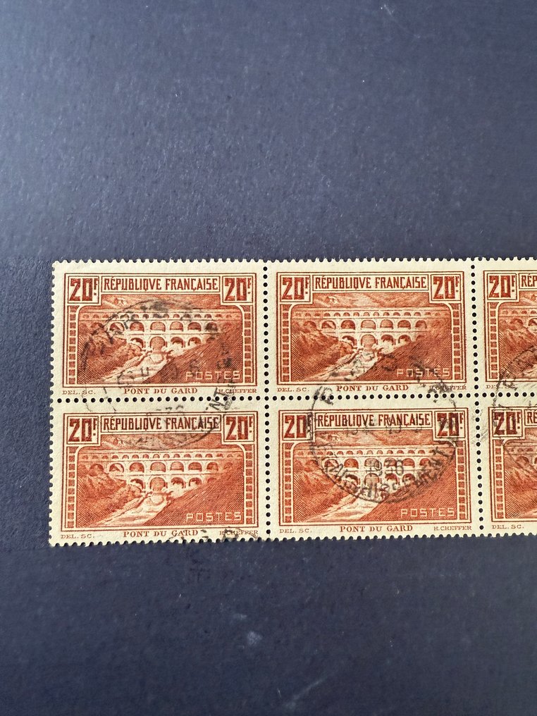 法國  - Yvert 262“Pont du Gard”一组10个已邮戳的，TB #1.0