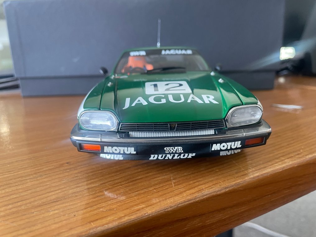 Autoart 1:18 - Model car - Jaguar XJS TWR #12 Motul #3.2