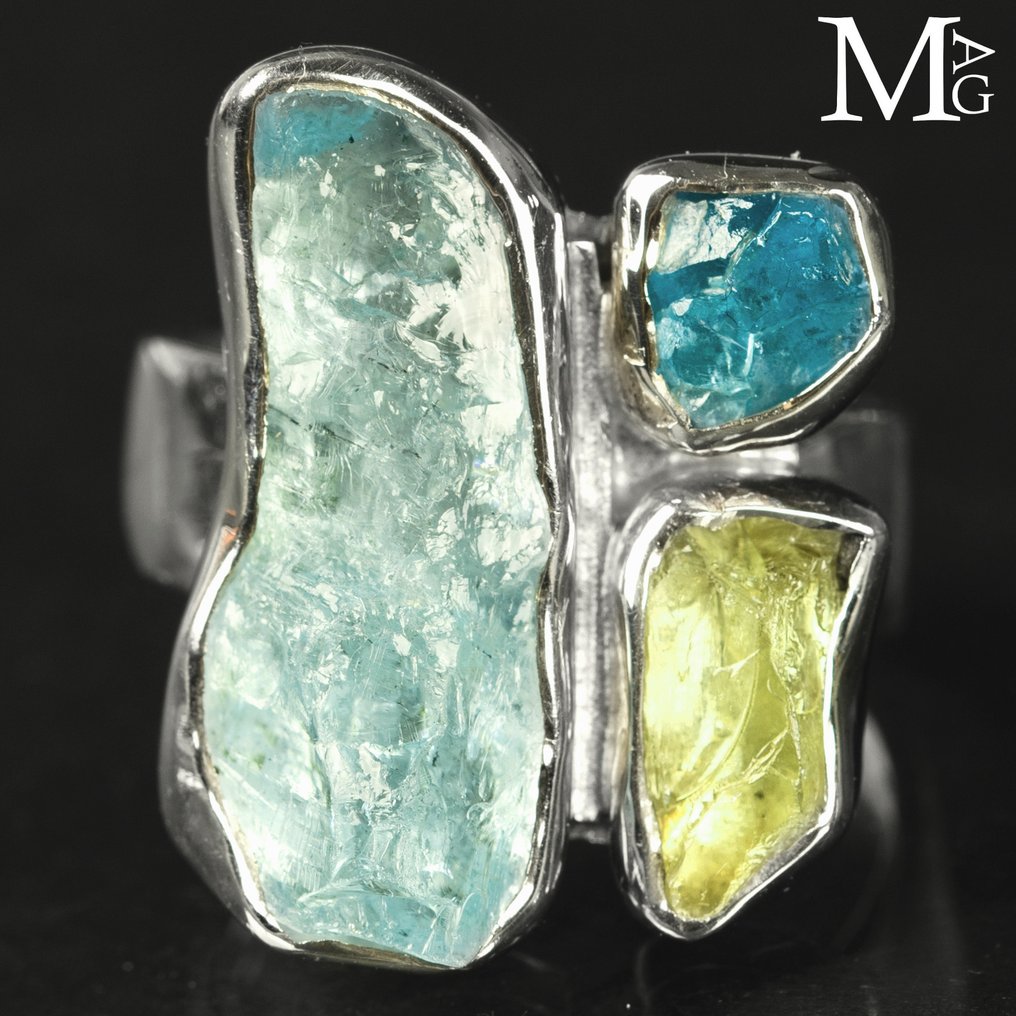 Ασημένιο δαχτυλίδι με ακατέργαστο ακουαμαρίνο, ηλιόδωρο και νεονική απατίτη. - Ύψος: 27 mm - Πλάτος: 24 mm- 12 g #1.0