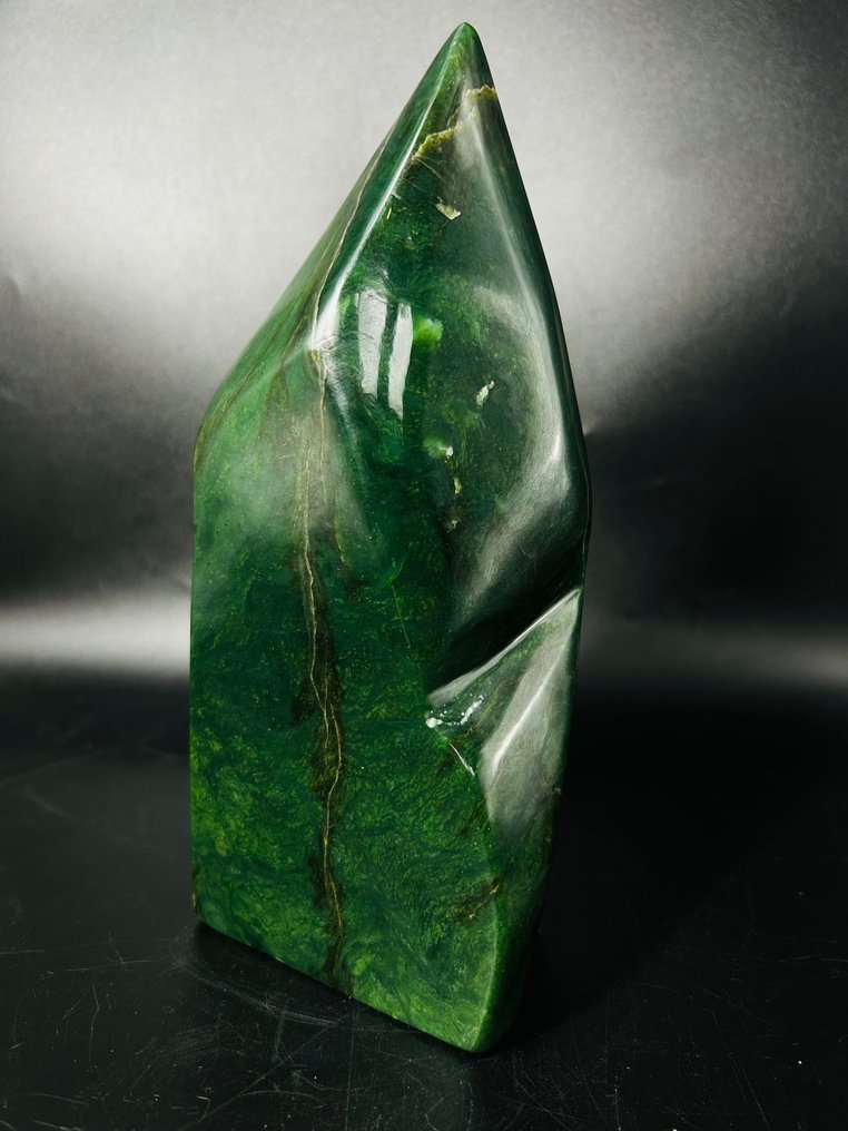 Exquisite Nephrite Jade Display Piece – Top-Quality Collector’s Stone - Höhe: 230 mm - Breite: 100 mm- 2598 g - (1) #2.1