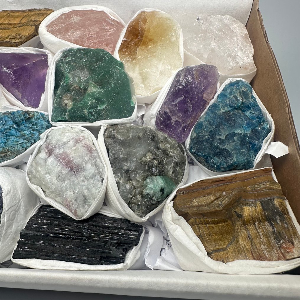 Collection of 20 Natural Mineral and Gemstone Rough Specimens Rough - Korkeus: 22 cm - Leveys: 15.5 cm- 1.4 kg #4.3