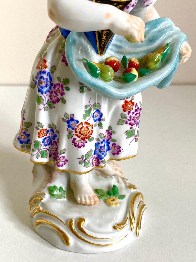 Meissen - Johann Joachim Kaendler - 小雕像, Meisje met fruit - 14 cm - 瓷器 #1.0