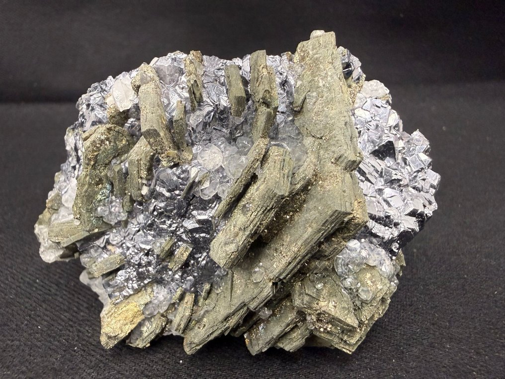 荧光方解石晶体在黄铁矿和方铅矿基质上 標本 - 高度: 7.5 cm - 闊度: 5 cm- 230 g #1.0