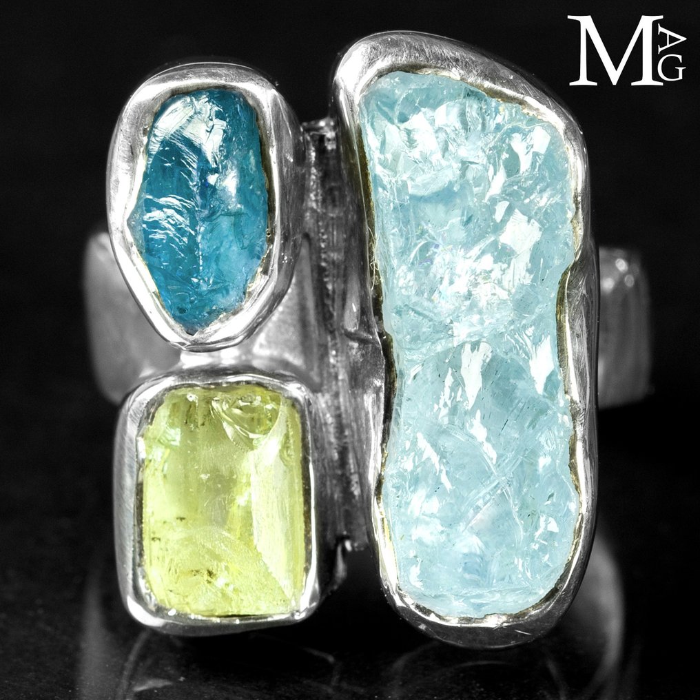 纯银戒指配以原石海蓝宝、黄水晶和霓虹磷灰石。 - 高度: 29.5 mm - 宽度: 23.5 mm- 14 g #1.0