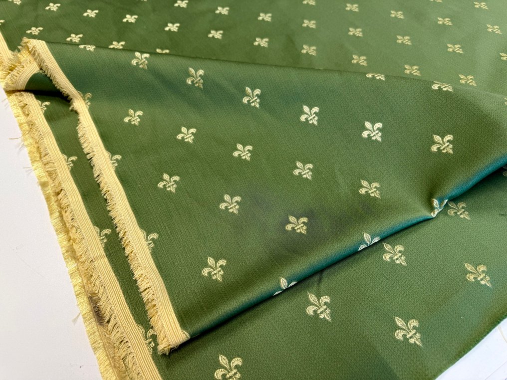 Jacquard klassisk med stiliserte liljer for prestisjefylte interiører - Polstringsstoff - 2.5 m - 2.8 m #1.0