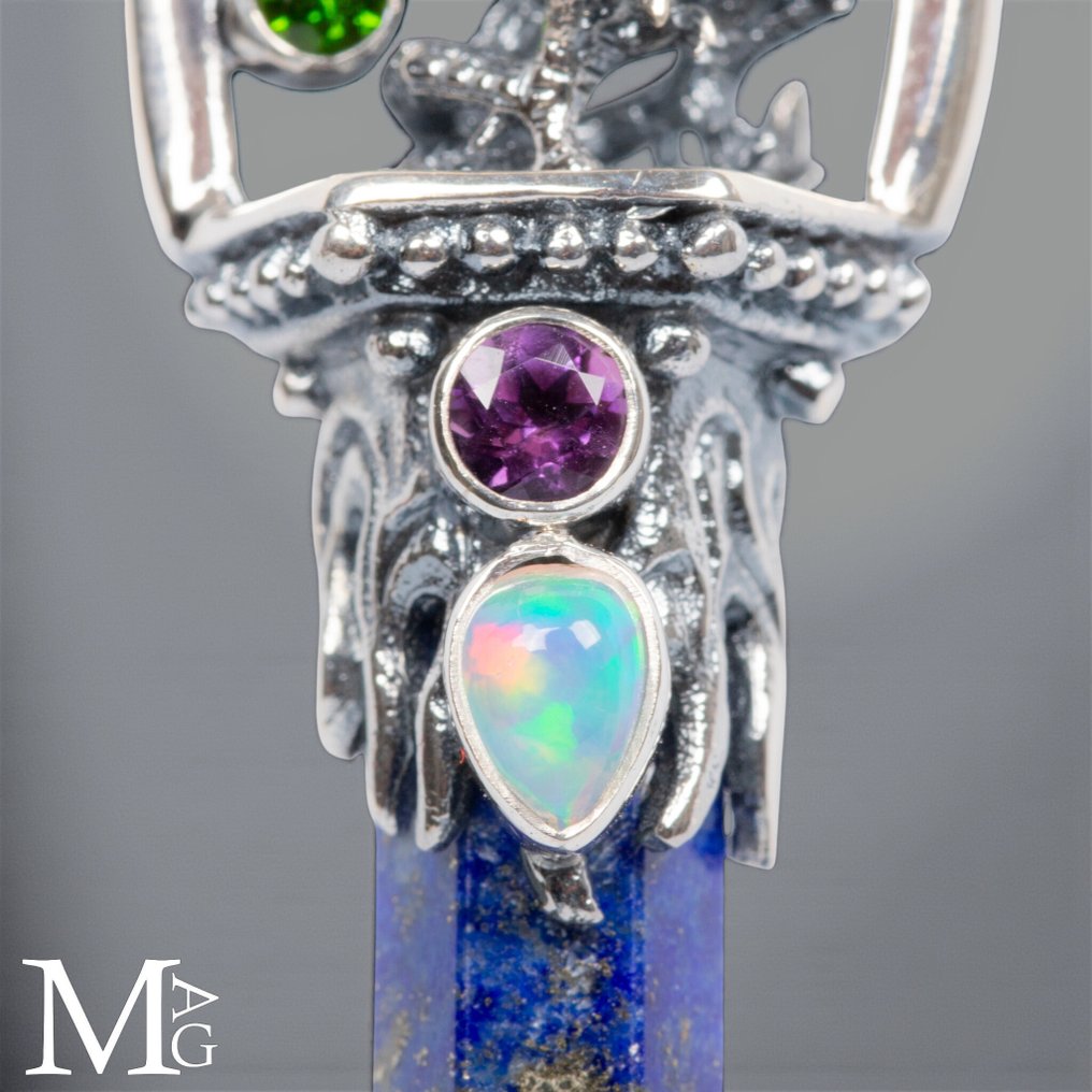 Dragon Line – Jewelry of Mythical Power. Silver Dragon Pendant with Lapis, Opal, Amethyst and Peridot. - Altezza: 71 mm - Larghezza: 20 mm- 18 g #4.3