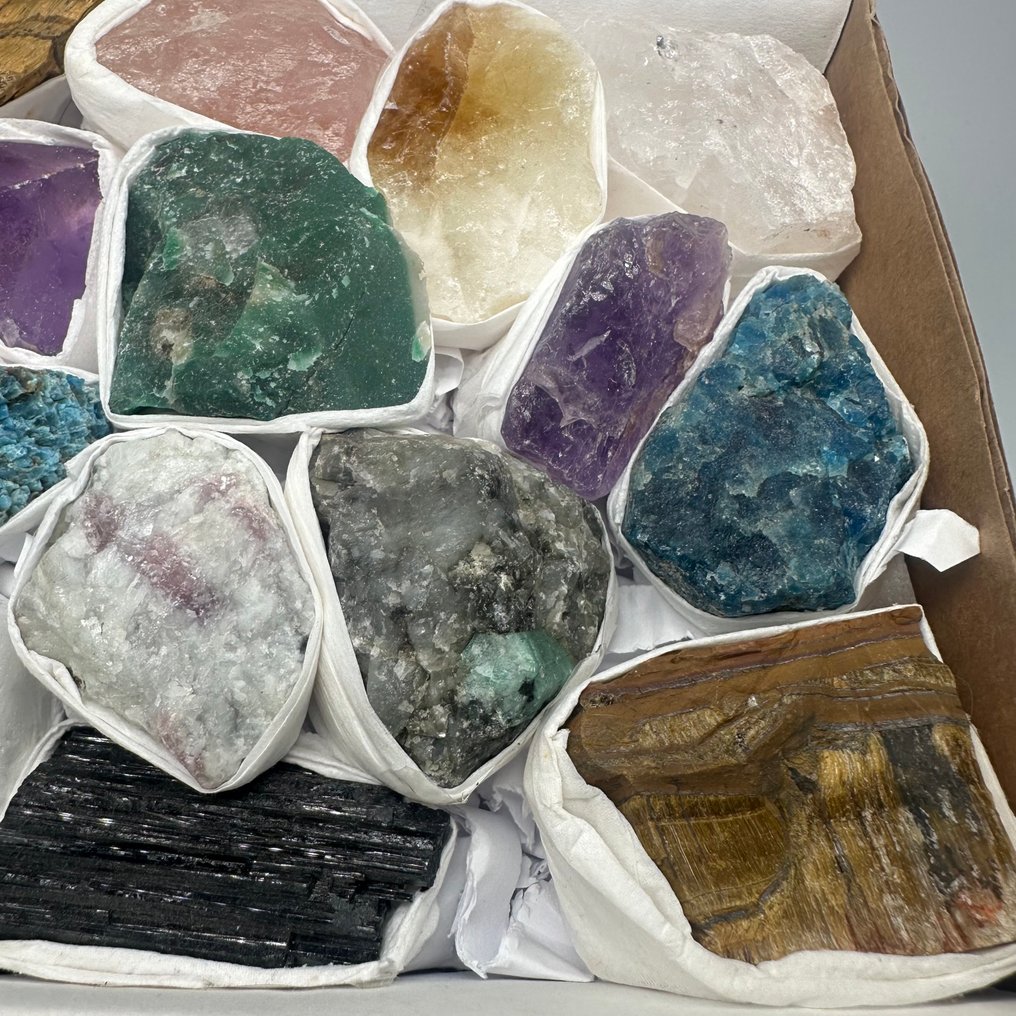 Collection of 20 Natural Mineral and Gemstone Rough Specimens Rough - Korkeus: 22 cm - Leveys: 15.5 cm- 1.4 kg #2.1