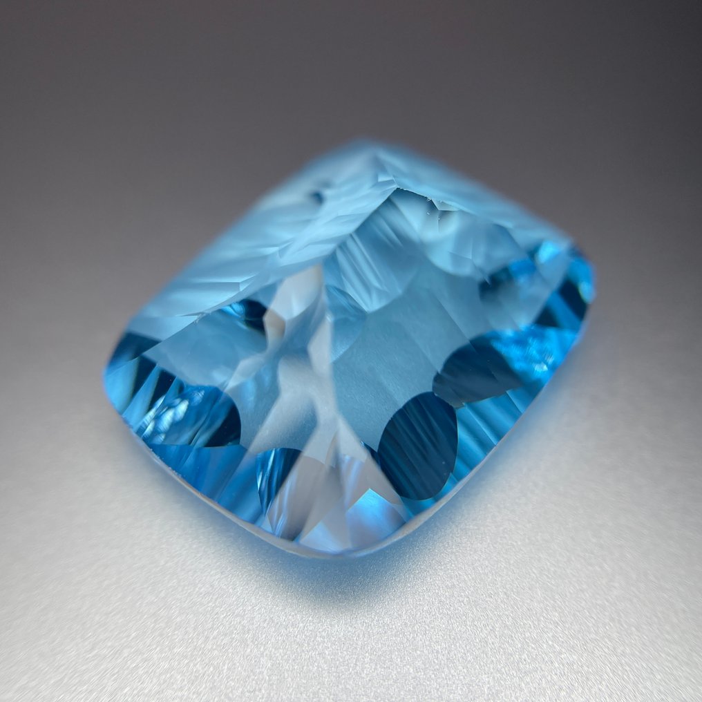 Ingen reservasjonspris - 1 pcs Blå Topas - 49.23 ct - Internasjonal forening for fargede edelstener (ICA GemLab) - Laserkutting #3.2