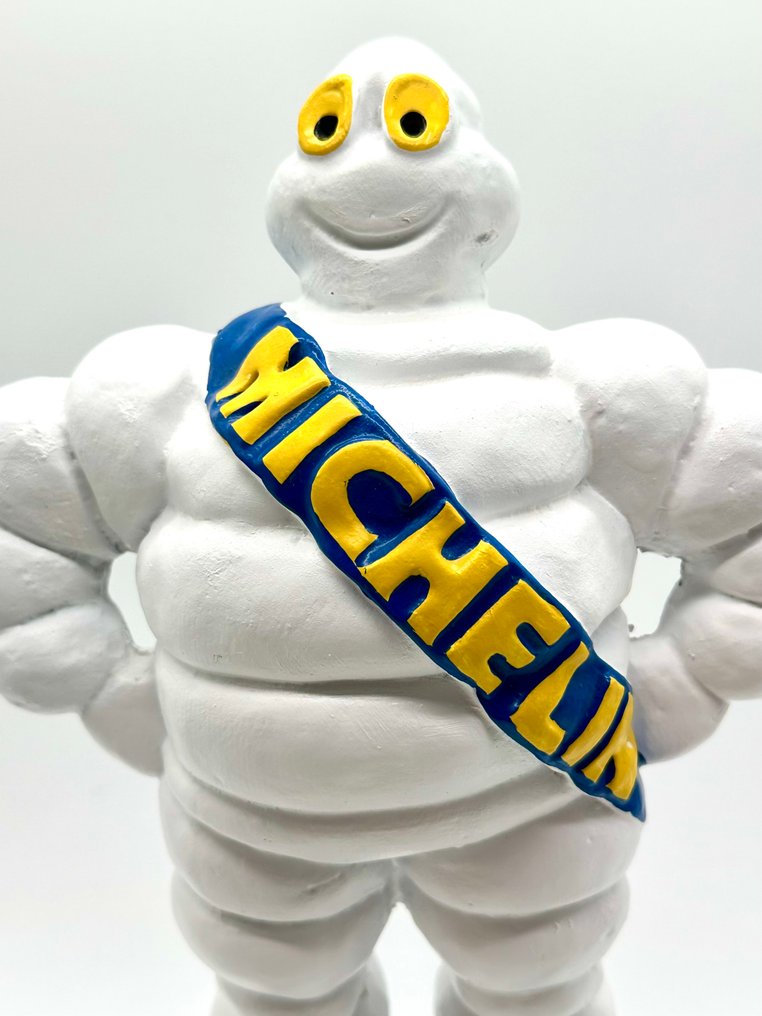 无保留——以米其林人（Bibendum）形象的Toonbank/橱窗广告画面。 - Michelin #3.2