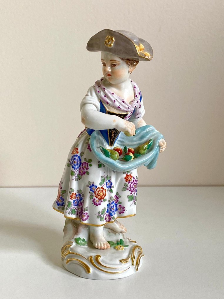 Meissen - Johann Joachim Kaendler - 小雕像, Meisje met fruit - 14 cm - 瓷器 #1.0