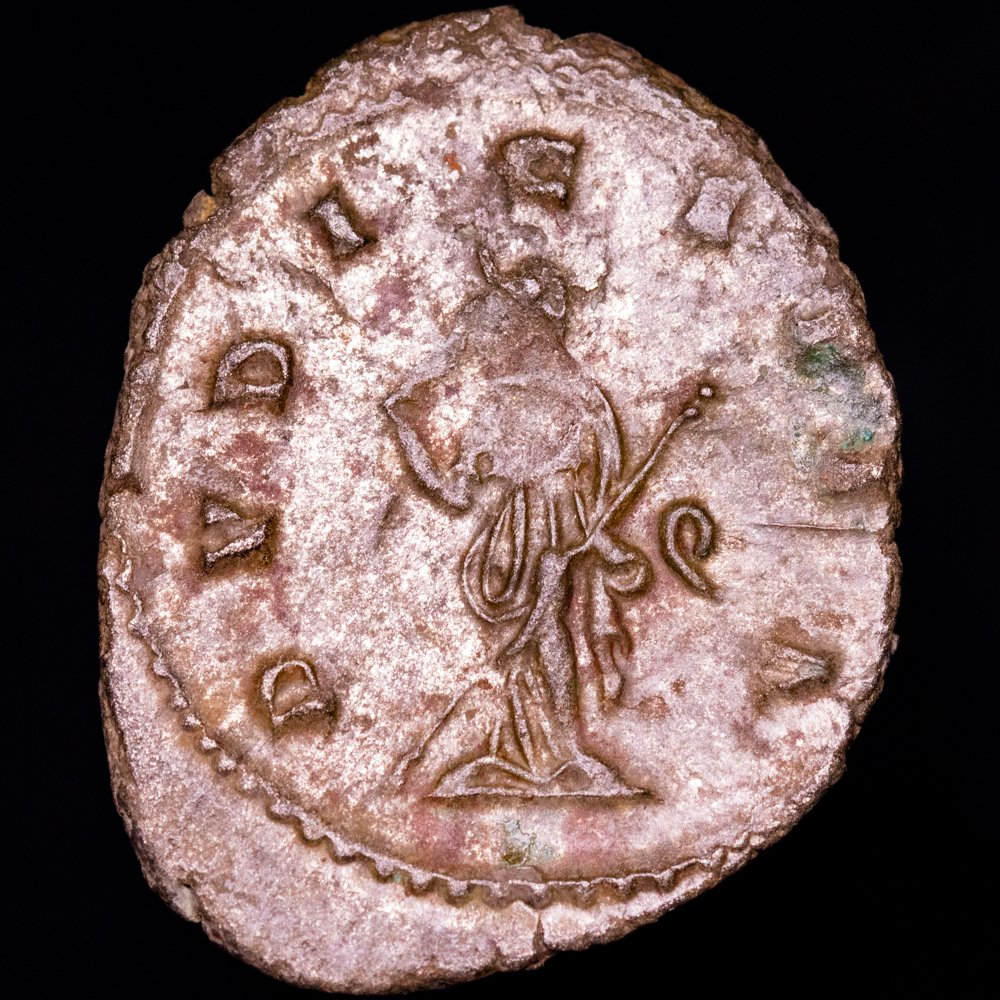 Império Romano. Salonina (Augusta, 254-268 d.C.). Antoninianus Rome mint. 261-262 A.D. Pudicitia standing l., raising veil and holding transverse sceptre; Q right. (Sem preço de reserva) #1.0