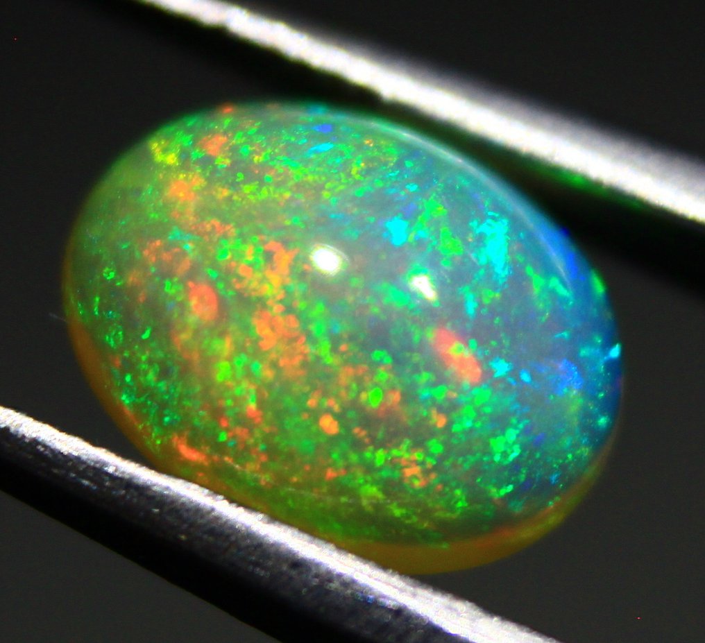 5.00 carat Ethiopian Opal cabochon oval Top Color Collection - Height: 9 mm - Width: 7 mm- 1 g #4.3