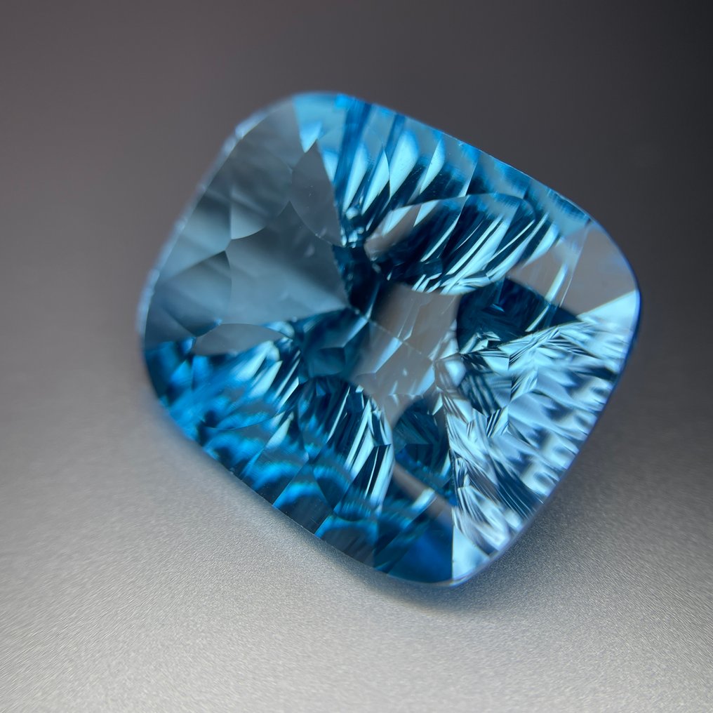 Ingen reservasjonspris - 1 pcs Blå Topas - 49.23 ct - Internasjonal forening for fargede edelstener (ICA GemLab) - Laserkutting #1.0