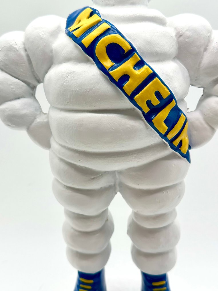 无保留——以米其林人（Bibendum）形象的Toonbank/橱窗广告画面。 - Michelin #2.1