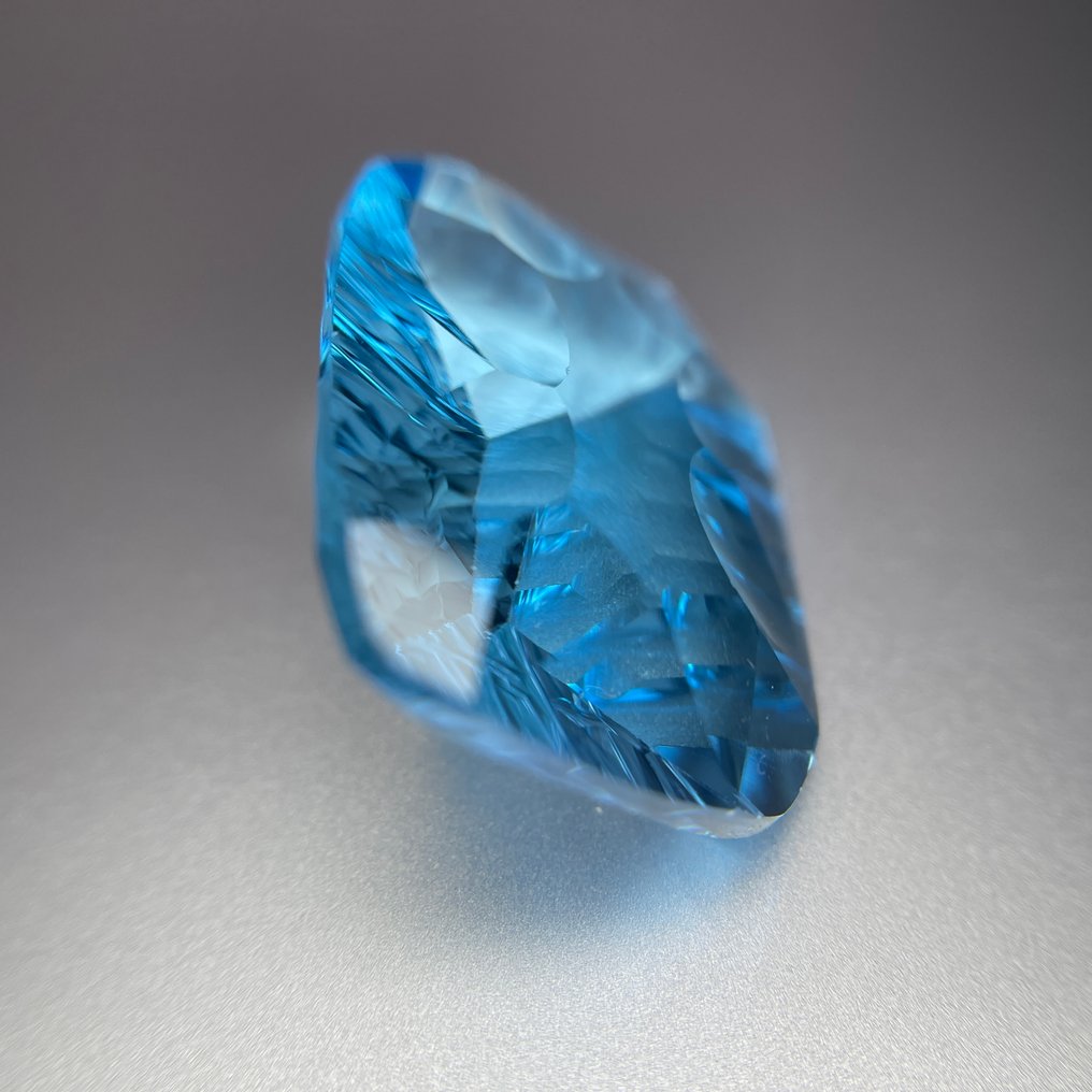 Ingen reservasjonspris - 1 pcs Blå Topas - 49.23 ct - Internasjonal forening for fargede edelstener (ICA GemLab) - Laserkutting #2.1