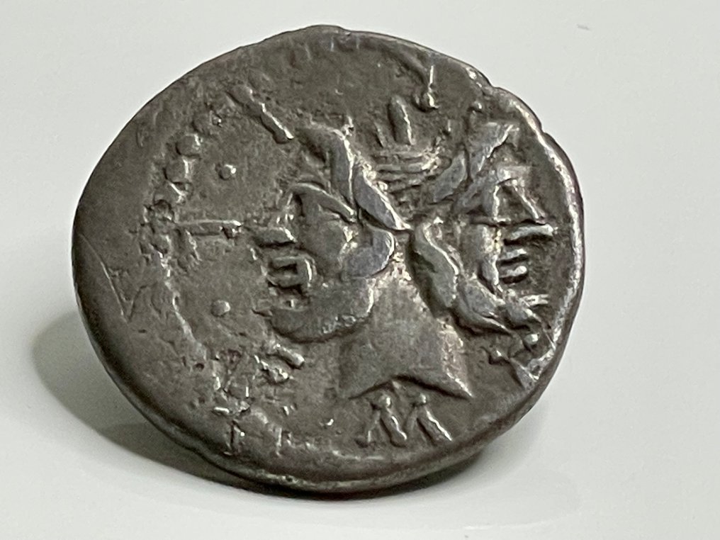 Ρωμαϊκή Δημοκρατία. M. Furius L.f. Philus. 120 BC. Denarius Rome #1.0