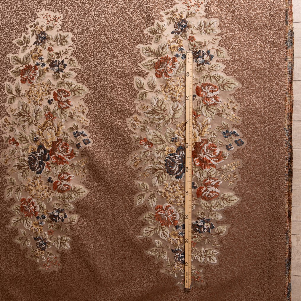Raro Tessuto ricamato a rilievo in seta e filo oro – Medaglioni Fioriti - Tessuto - 390 cm - 140 cm #3.2