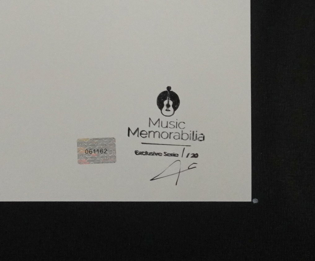 AC/DC- Angus Young - Fine Art Photographie - XL 42x30 cm - Limited Edition 01/20 - Gallery Stamp & Curator signature - Collector - No Reserve #3.2