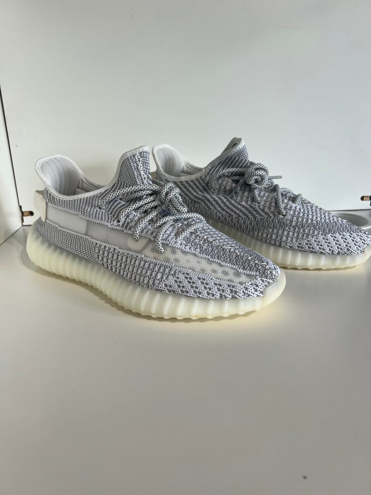 Adidas - Yeezy Boost 350 V2 - Sneakers - Size: EU 44 - New with tags #1.0