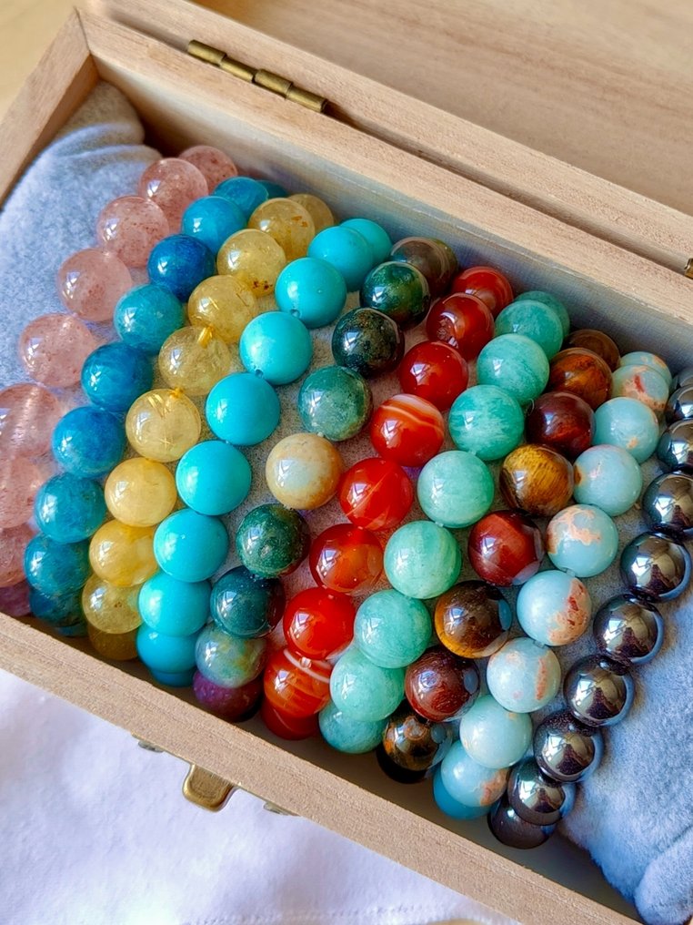 Συλλογή βραχιολιών από φυσικές πέτρες και ορυκτά: τουρμαλίνης, μάτι τίγρη, ινδική αχάτης. απατίτης, αγαλματόλιθος, αμαζονίτης, εματίτης, αγκάτα στριάτα ροσσά, χαλαζίας ρουτιλωτός χρυσός,- 298 g - (10) #1.0