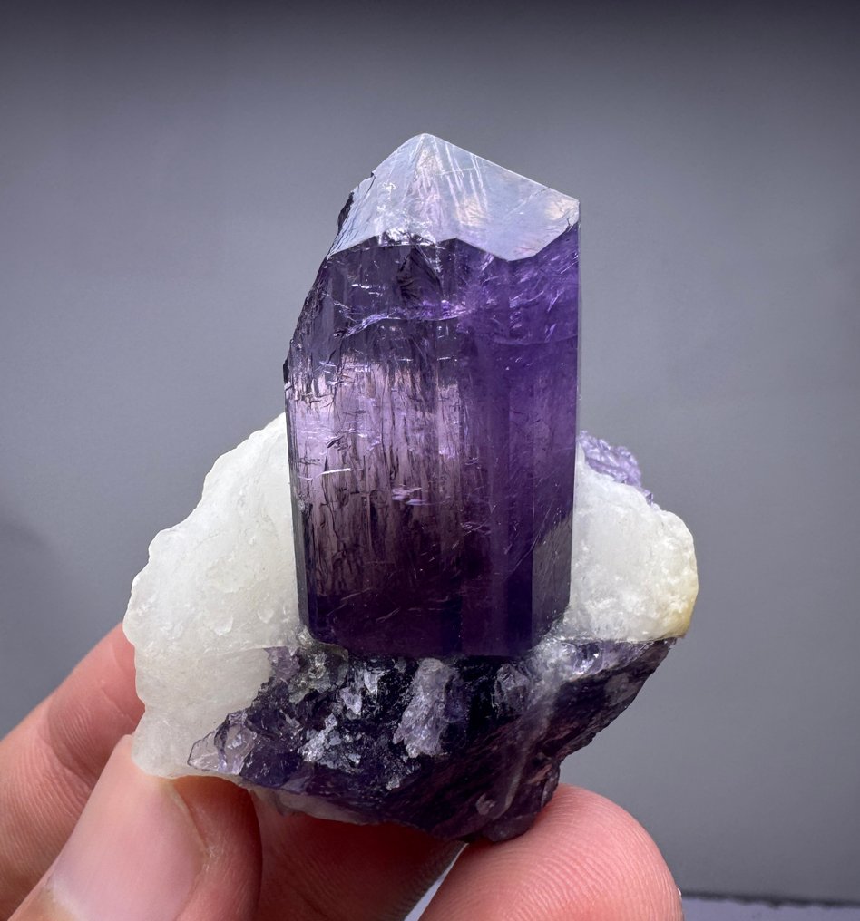 Σκαπολίτης Κρίσταλ στη μήτρα - Ύψος: 53 mm - Πλάτος: 36 mm- 56 g - (1) #1.0