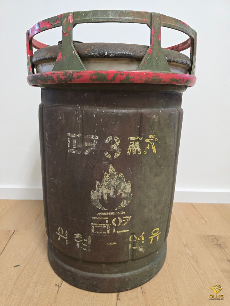 James Bond 007: The World is Not Enough - original Movie Prop Barrel Screen Seen - 100% Authentic Requisite - with EON Production Documents - - 电影道具 在屏幕上看到8+分钟 #3.2