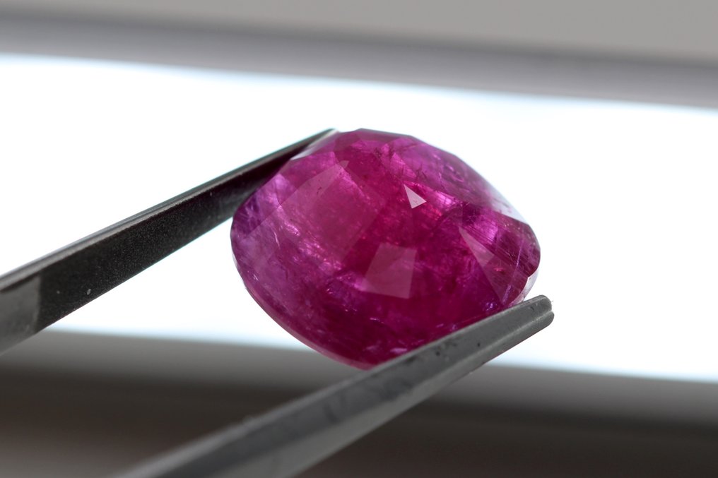 Ruby  - 10.25 ct - Lotus Gemology - Rich Red #4.3