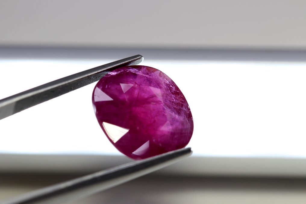 Ruby  - 10.25 ct - Lotus Gemology - Rich Red #2.1