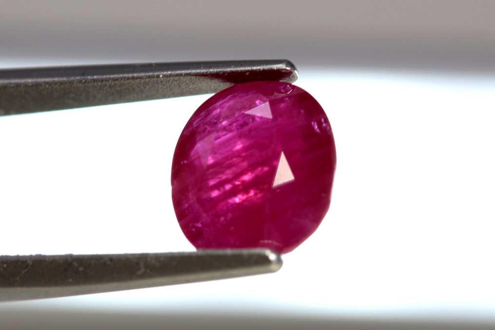 Ruby  - 4.11 ct - Lotus Gemology - " Intense Red " #2.1