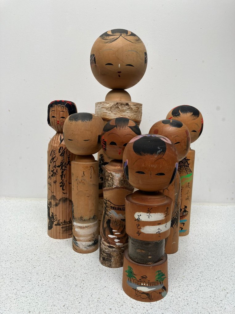 Ένα υπέροχο σετ επτά ποικίλων Kokeshi Dolls - Ξύλο - multiple artists - Ιαπωνία - Shōwa period (1926-1989) #1.0