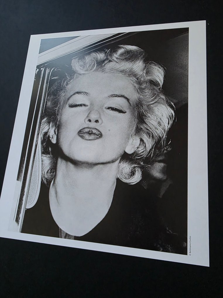 Bettman / Corbin - Marylin Monroe à son arrivée à l'aéroport le 5 Juin 1956 #3.2