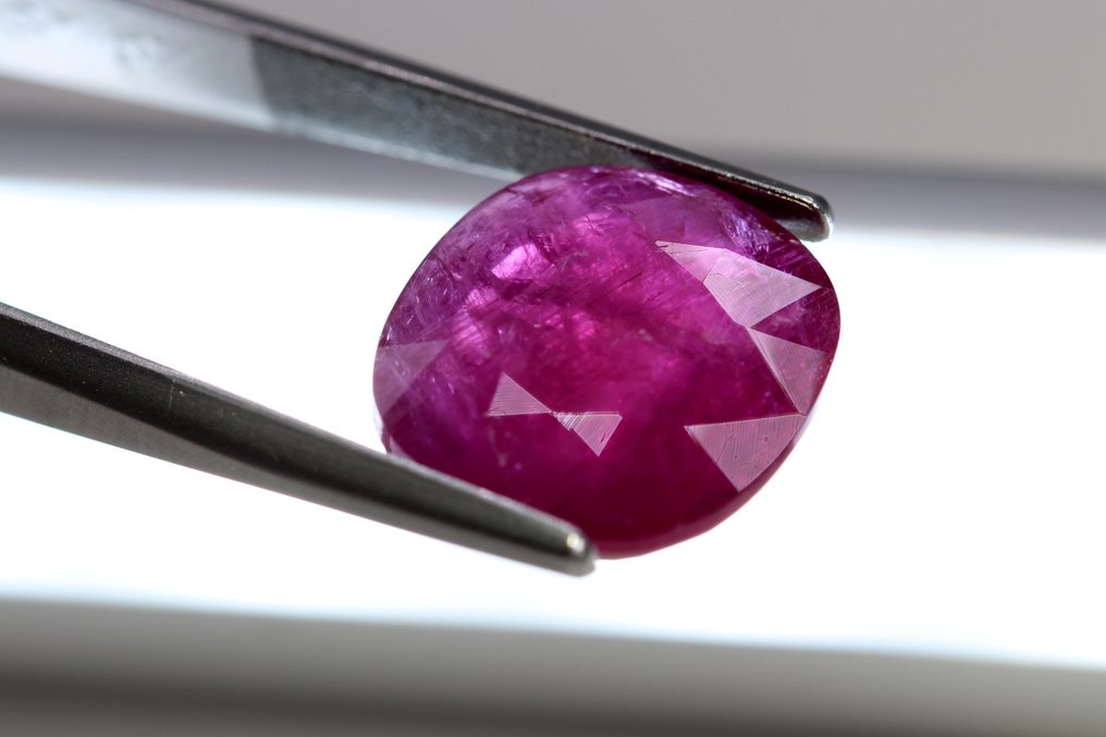 Ruby  - 10.25 ct - Lotus Gemology - Rich Red #3.2