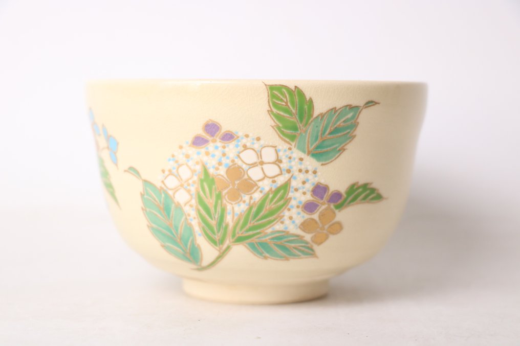 Japanese Kyo-yaki Matcha Bowl – Grapevine Motif with Gold Detailing - Ceramic - 宮地英香 Miyaji Eikō - Japan - 1900-2000 #2.1