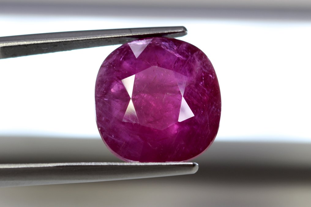 Ruby  - 10.25 ct - Lotus Gemology - Rich Red #1.0