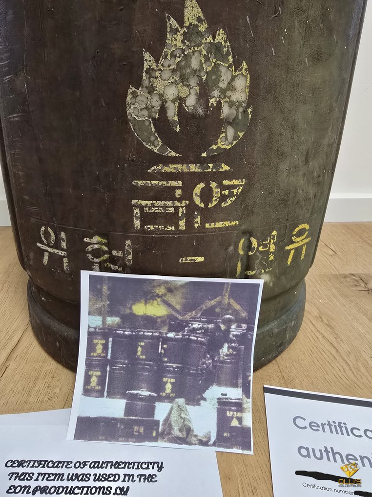 James Bond 007: The World is Not Enough - original Movie Prop Barrel Screen Seen - 100% Authentic Requisite - with EON Production Documents - - 电影道具 在屏幕上看到8+分钟 #1.0