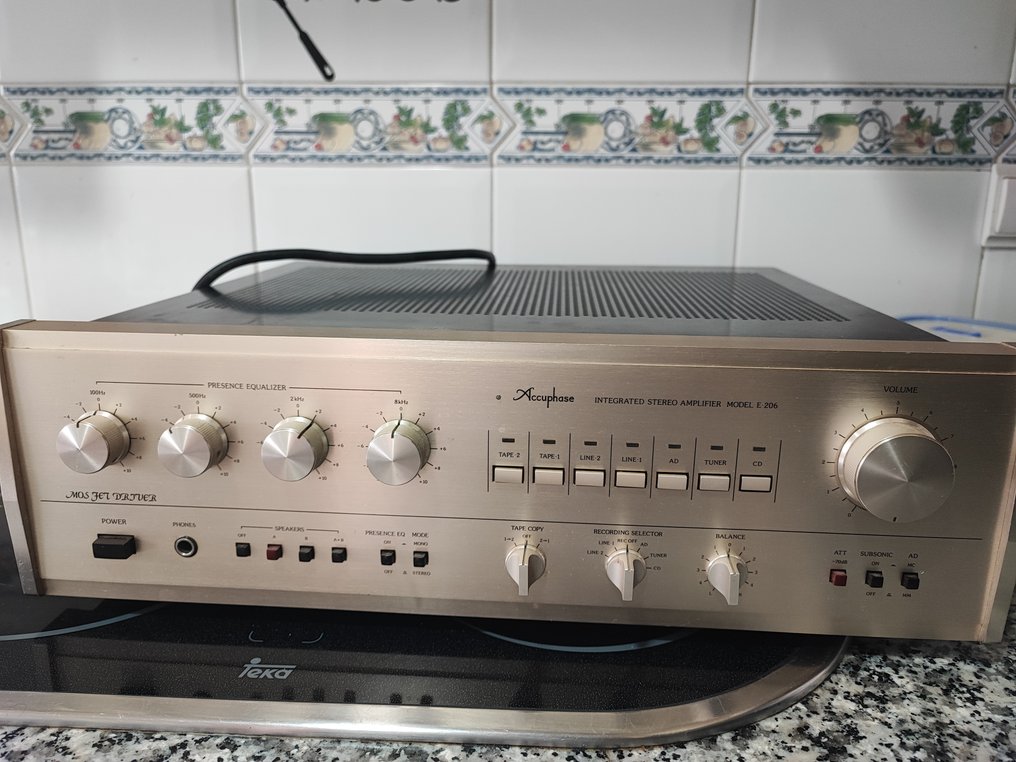 Accuphase - E-206 Solid state integrated amplifier #2.1