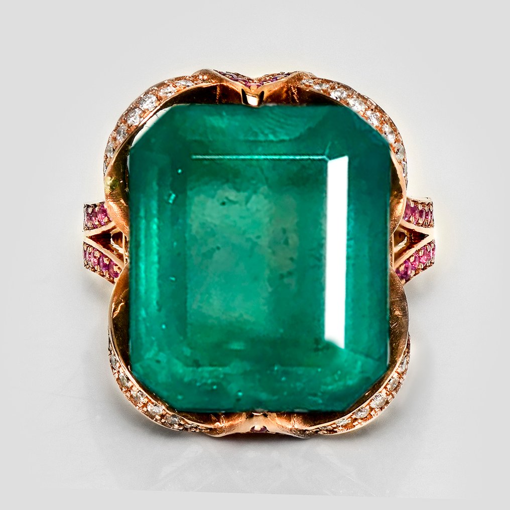 Ring - 18 karat Rosegull, GIA&IGI 20,18 ct Zambia - 21.17ct. tw. Smaragd - Diamant #1.0