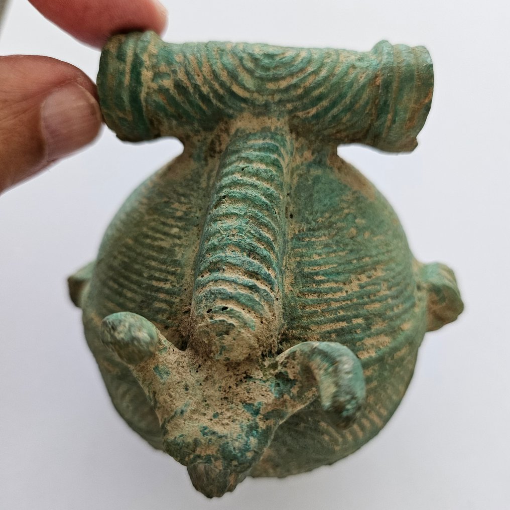 晚期栋桑 黄铜色 重要的公牛头仪式钟 - 83 mm #1.0