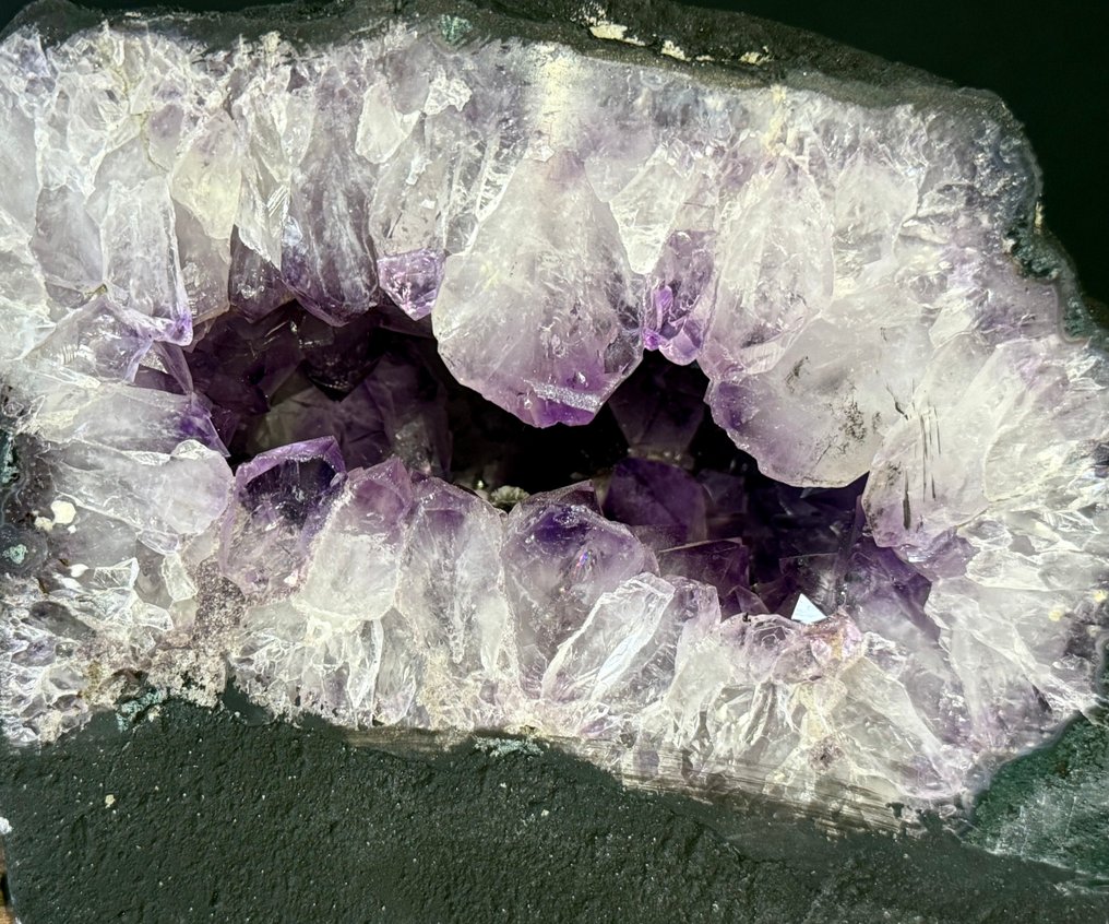 Amethyst Geode - Height: 14.5 cm - Width: 18.5 cm- 4.8 kg - (1) #2.1
