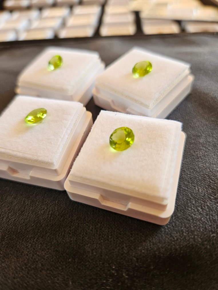 4 pcs Gul, Grønn Peridot - 5.62 ct - Antwerpen laboratorium for edelsten testing (ALGT) #2.1