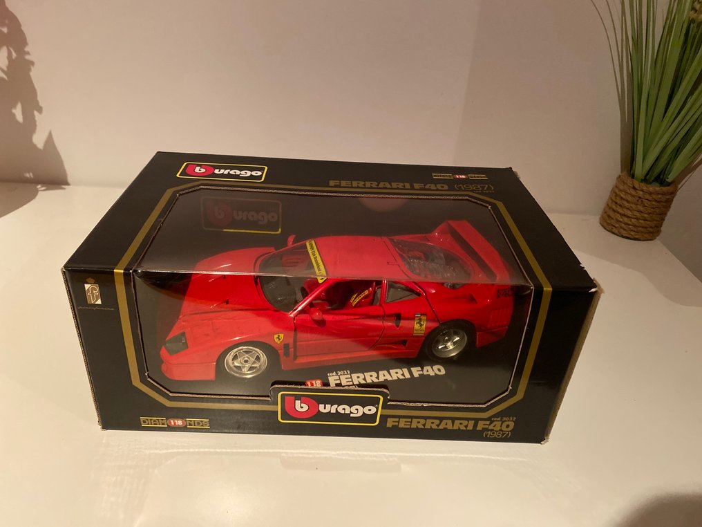 Bburago 1:18 - Machetă mașină - Ferrari F40 #1.0