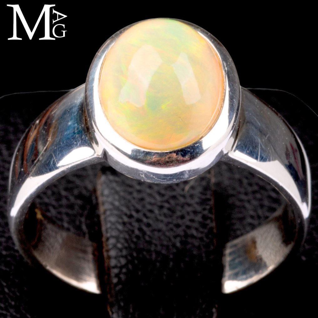 Κίτρινο Πράσινες Αντανακλάσεις και Πορτοκαλί Φλέβες. Δαχτυλίδι με αιθιοπικό Welo Opal. - Ύψος: 25.2 mm - Πλάτος: 20 mm- 5 g #2.1