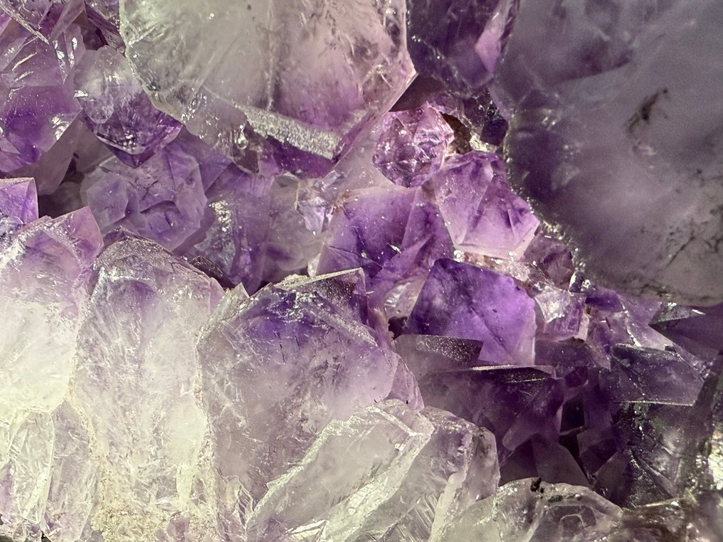 Amethyst Geode - Height: 14.5 cm - Width: 18.5 cm- 4.8 kg - (1) #3.2