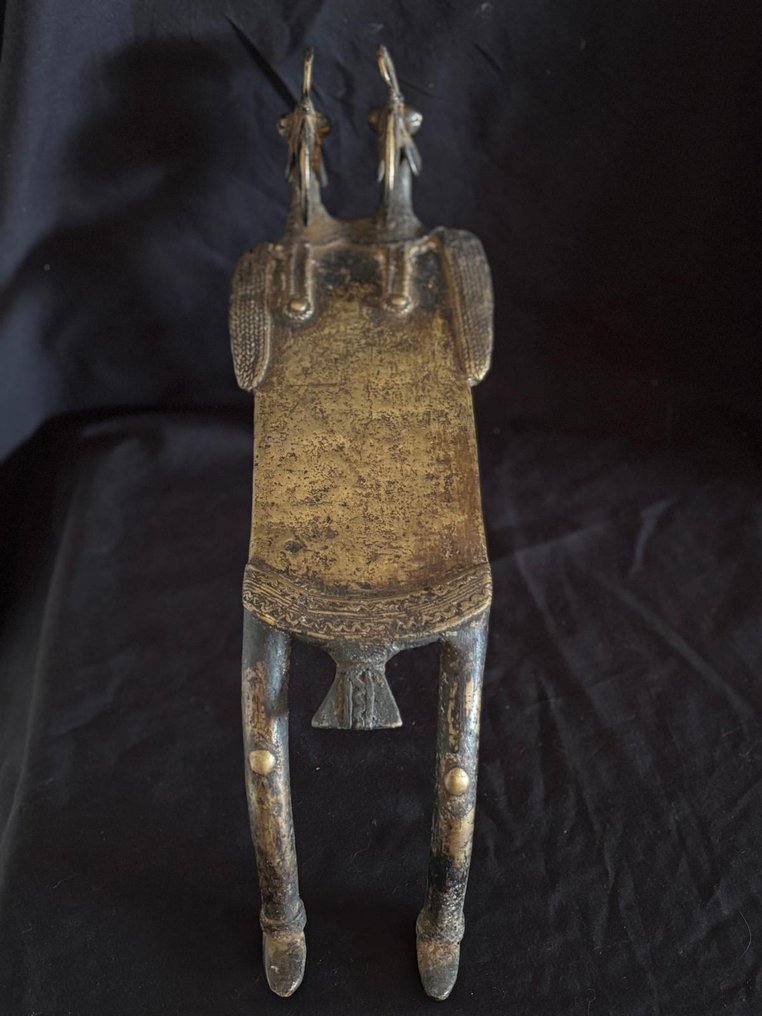 靠在颈部 - 按压颈部和耳垂 - Lobi - 有吉納法索  (沒有保留價) #1.0